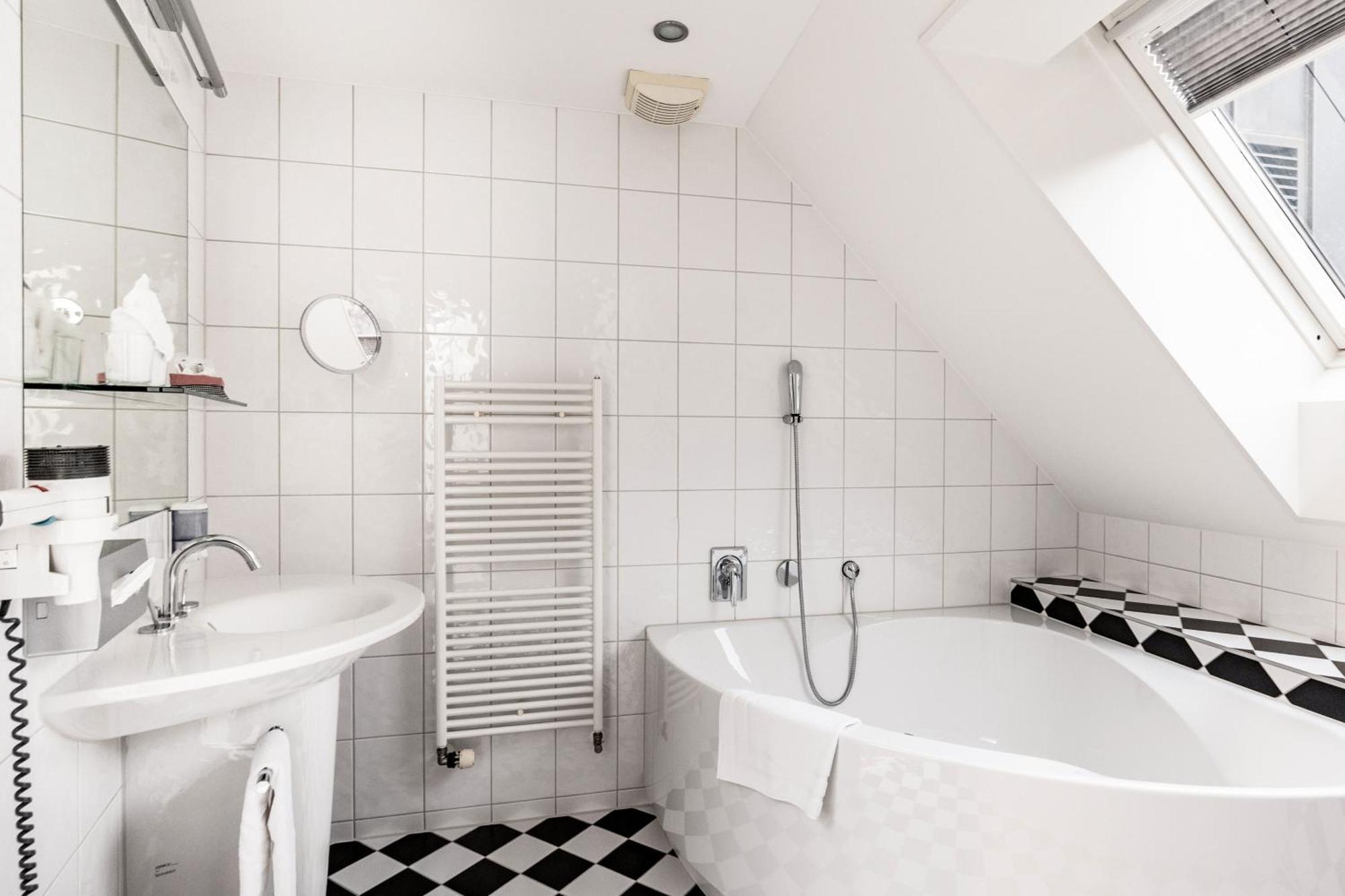 Tailormade Hotel Krone סארן מראה חיצוני תמונה