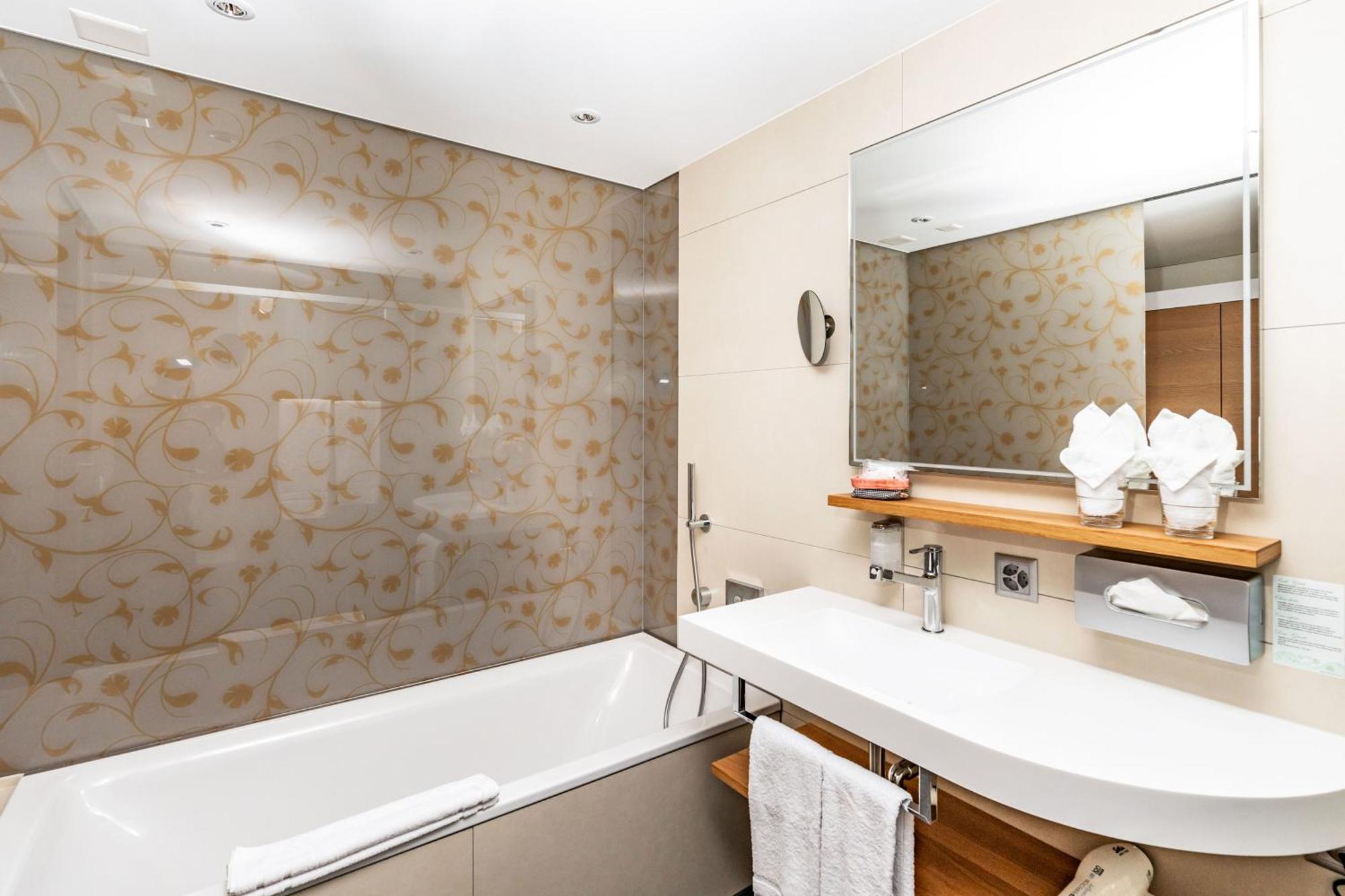Tailormade Hotel Krone סארן מראה חיצוני תמונה